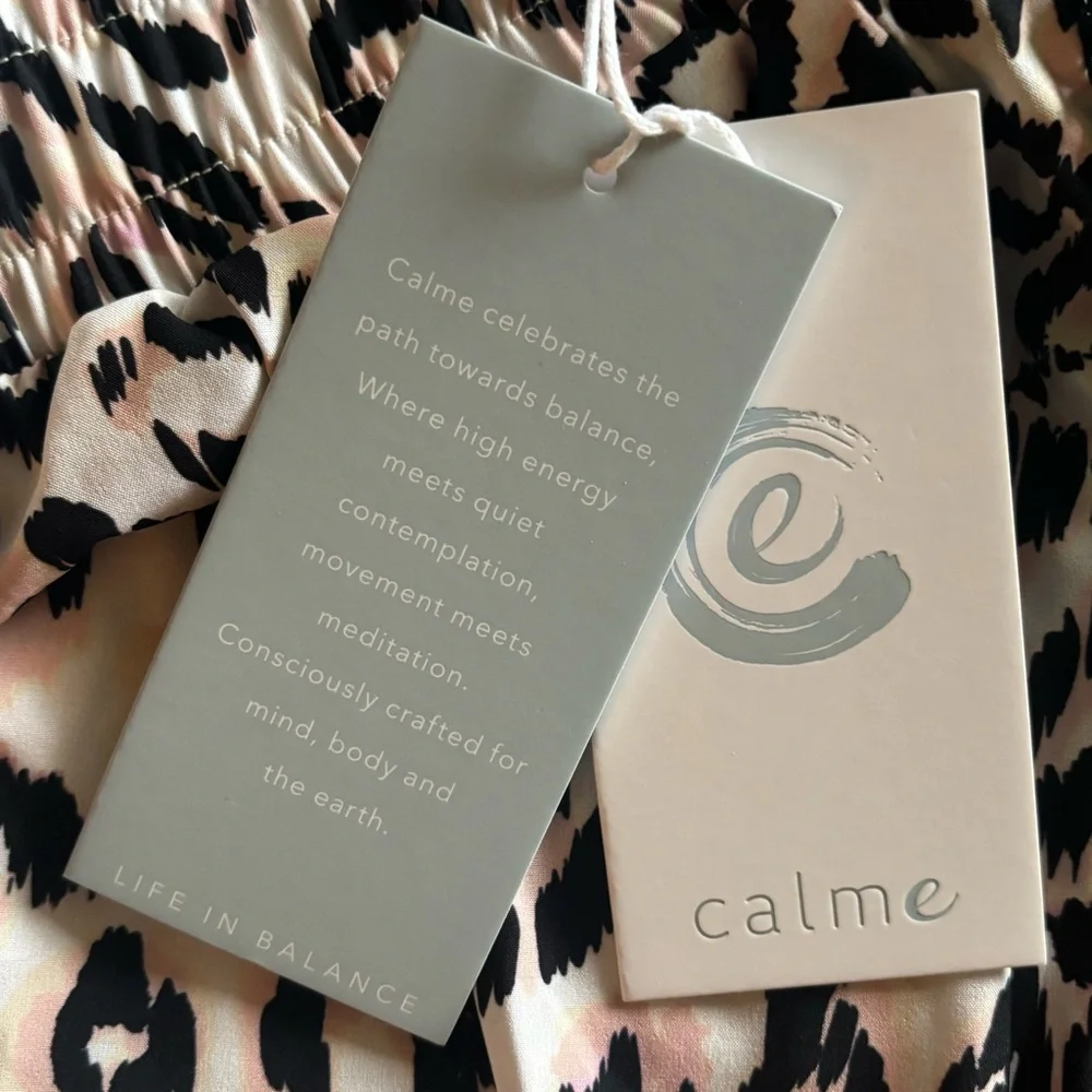 NWT Johnny Was Calme Women’s Elements White Animal Print Hike Short Size XS - Picture 4 of 7